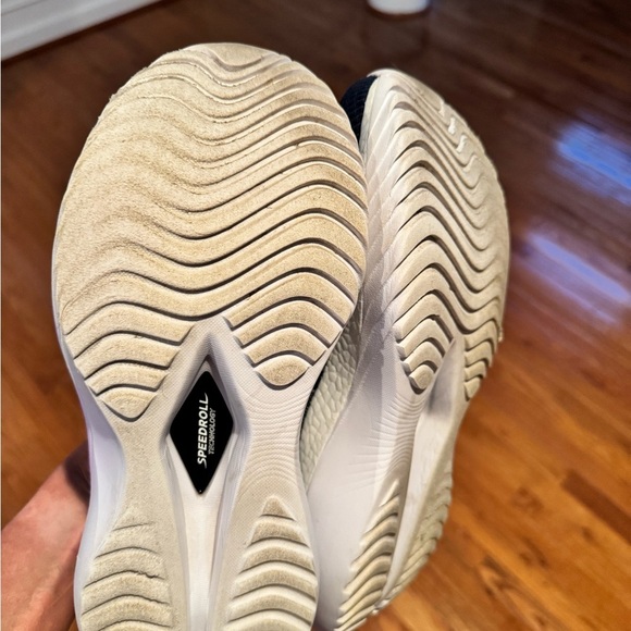 SAUCONY WOMENS KINVARA PRO RUNNING SHOES, SIZE 10, NAVY BLUE/PURPLE (WELL WORN) - Picture 3 of 4